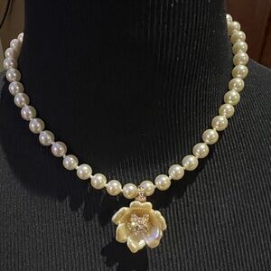 Nolan Miller 1999 Vintage Glamour Collection Blooming Flower necklace EUC